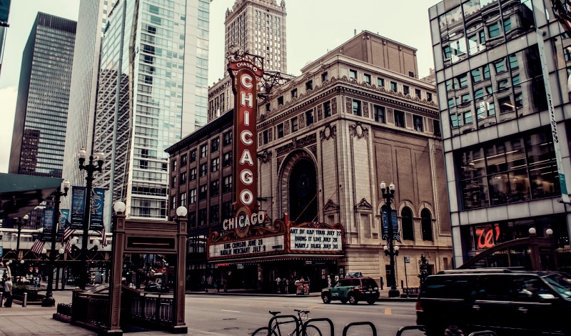 Street view of downtown Chicago with historic theater buildings and skyscrapers, symbolizing the cultural exposure and urban environment of U.S. early study abroad students.