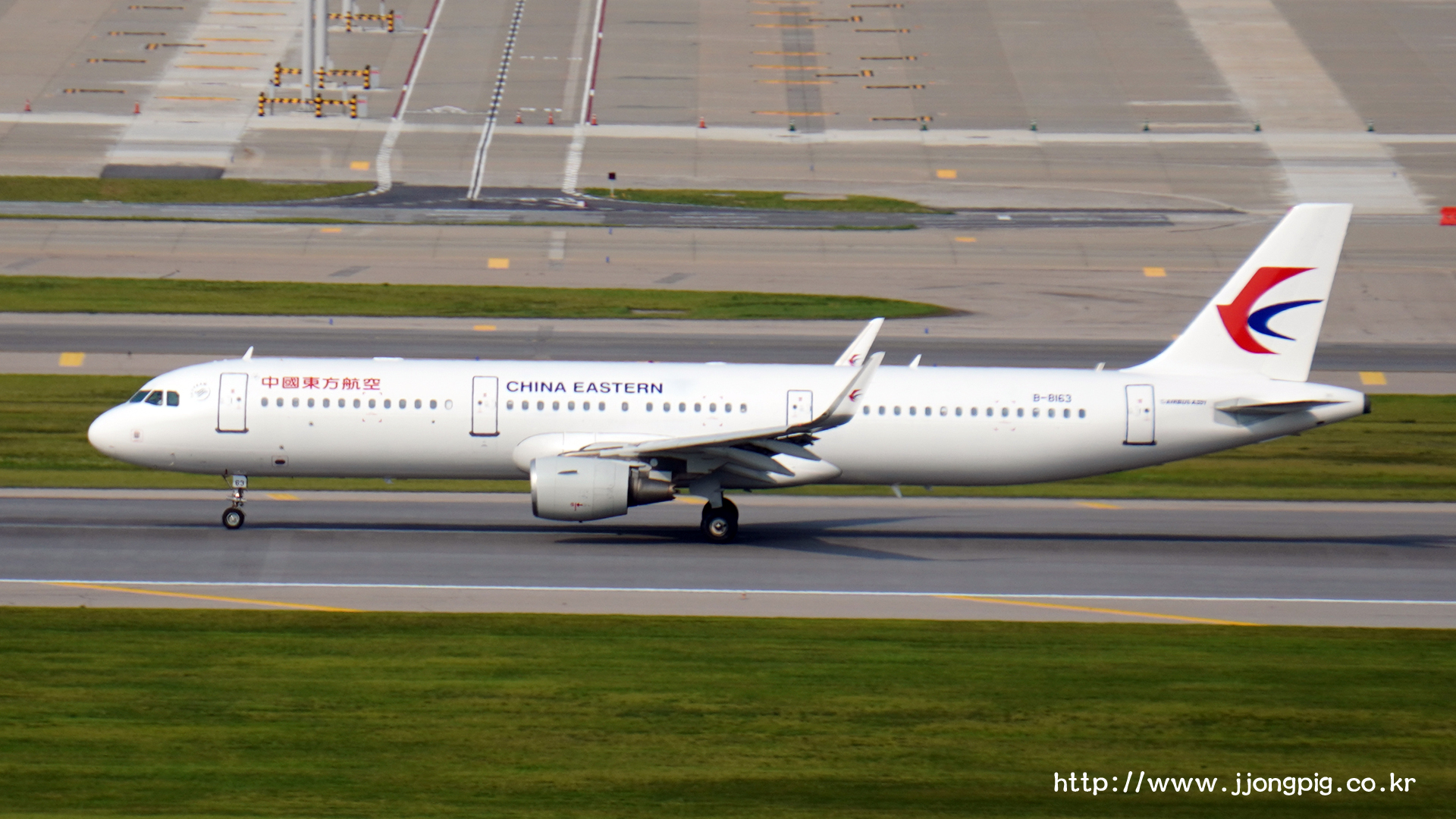 China Eastern Airlines B-8163 Airbus A321-200