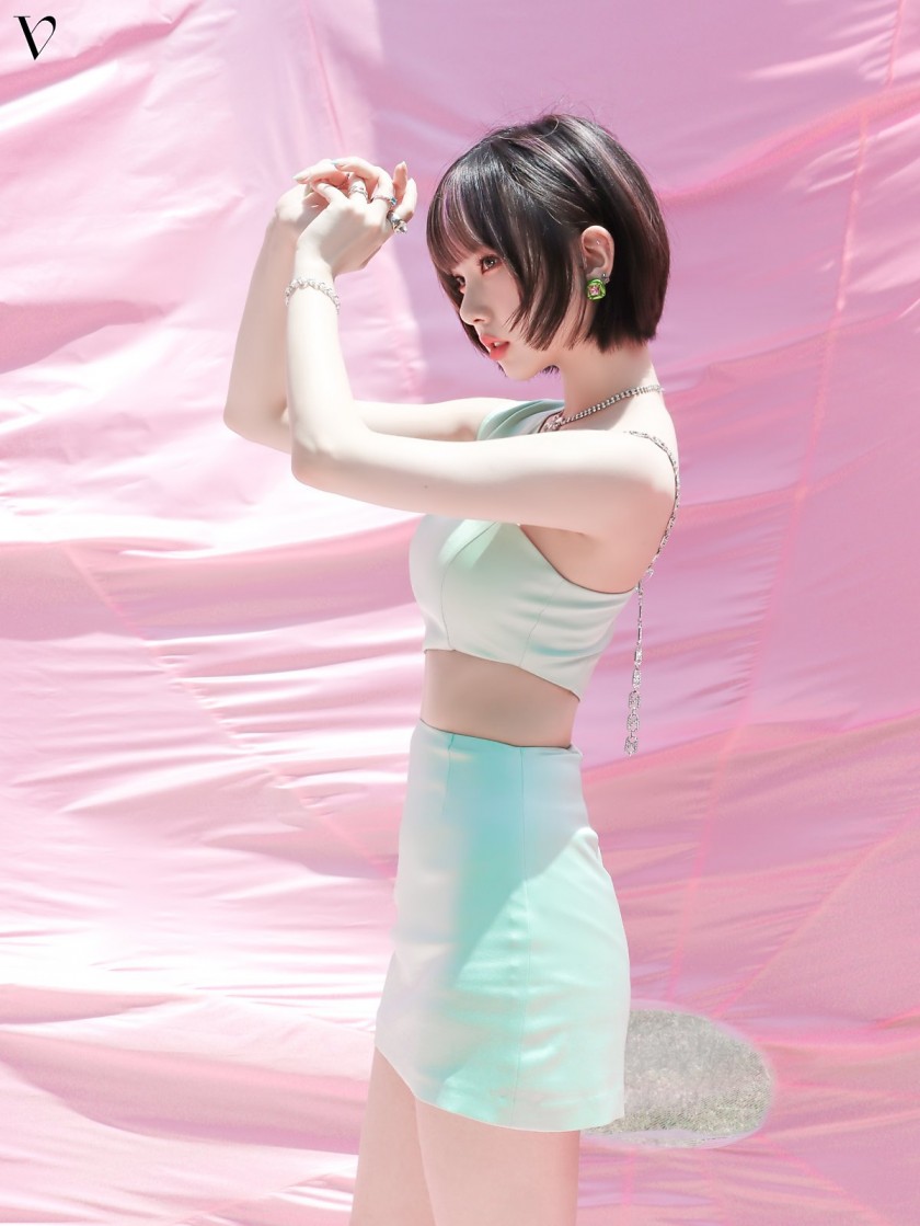  러브에이드 자켓 촬영 비하인드 포토 비비지