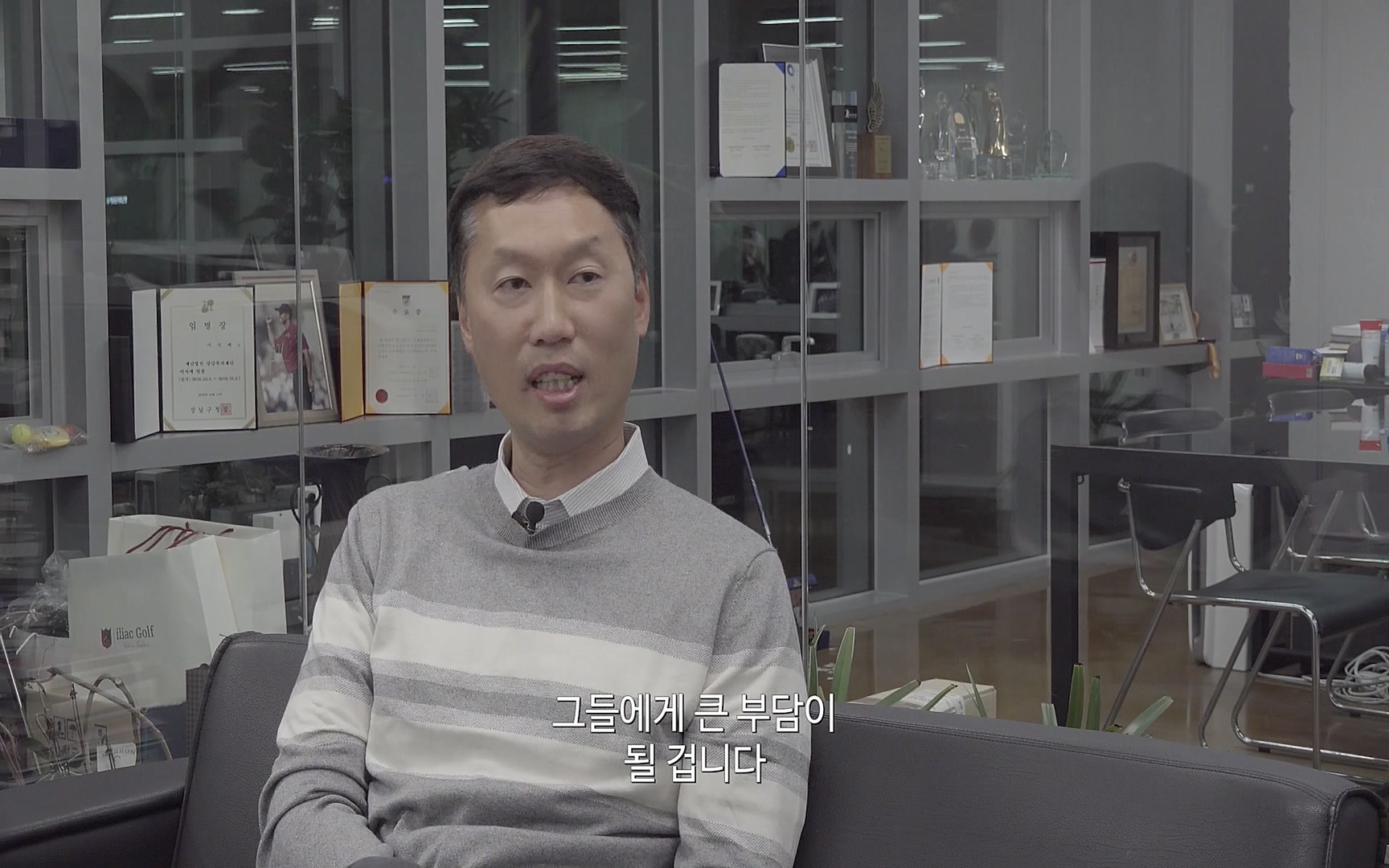 대한민국 대통령 2022p.FHDRip.H264.AAC-NonDRM.mp4_20220505_155442.647.jpg