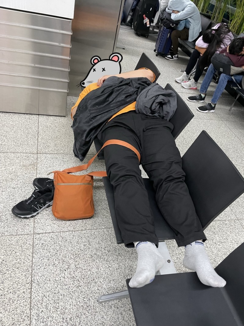 다음편 예고짤 인도 공항 사진