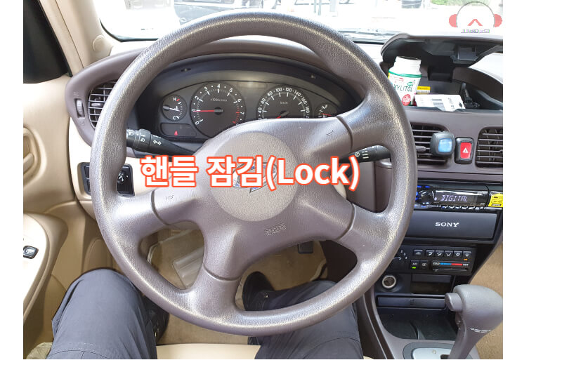  핸들 잠김, 주행중 흰연기, 타는 냄새, 회전시 이상한 소리 등 이상증상이 있을 때 원인과 대처법