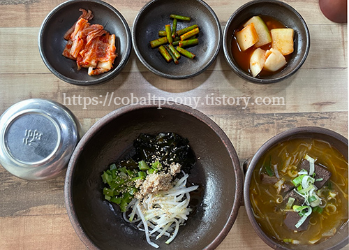 신선지국밥 섞어 국밥 따로 한 상차림.