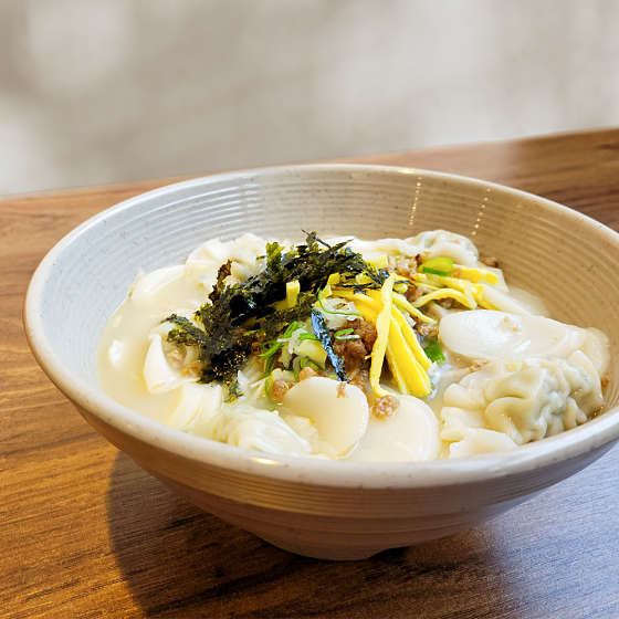 꽈리칼국수 이미지