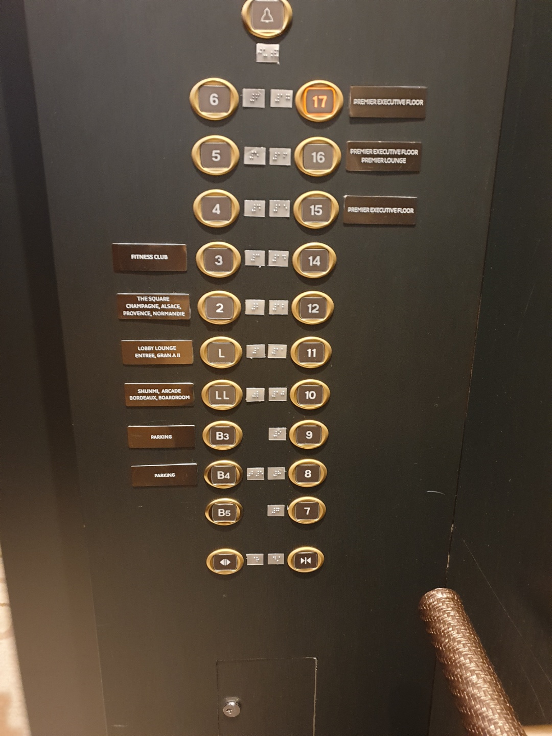 노보텔 엘레베이터