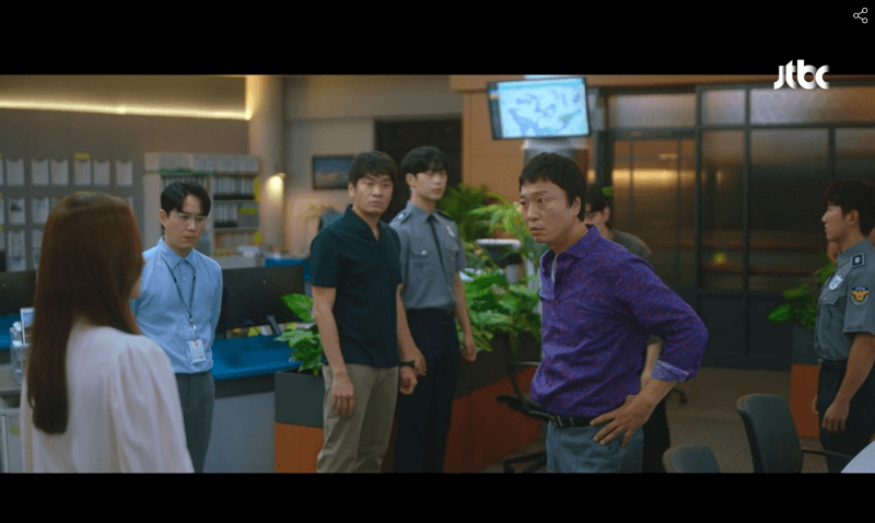 이시우 부친이 기성청을 찾아와 피해자보상금 이야기할려는 장면 사진