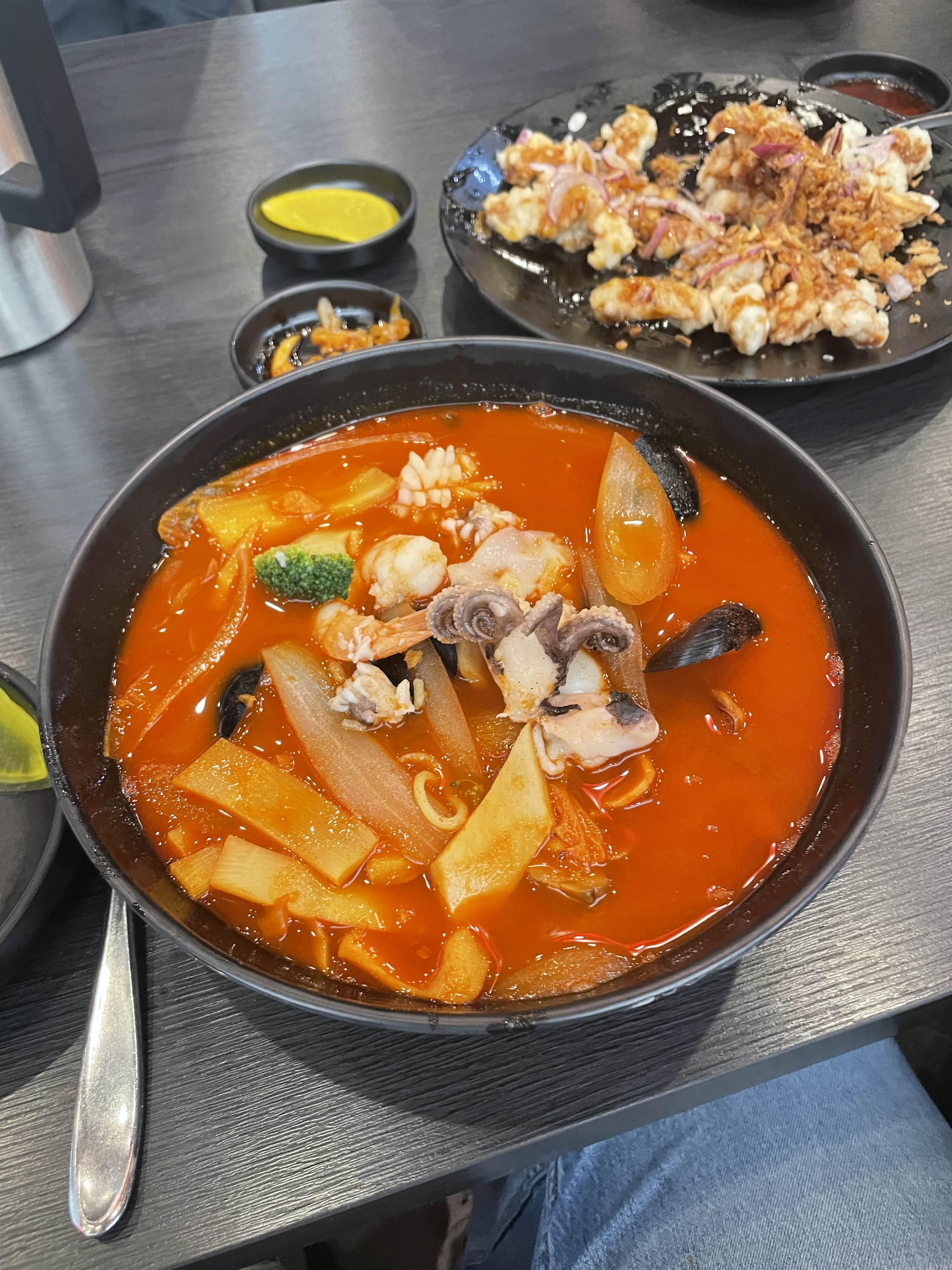 중화요리의 기본 식사 짬뽕