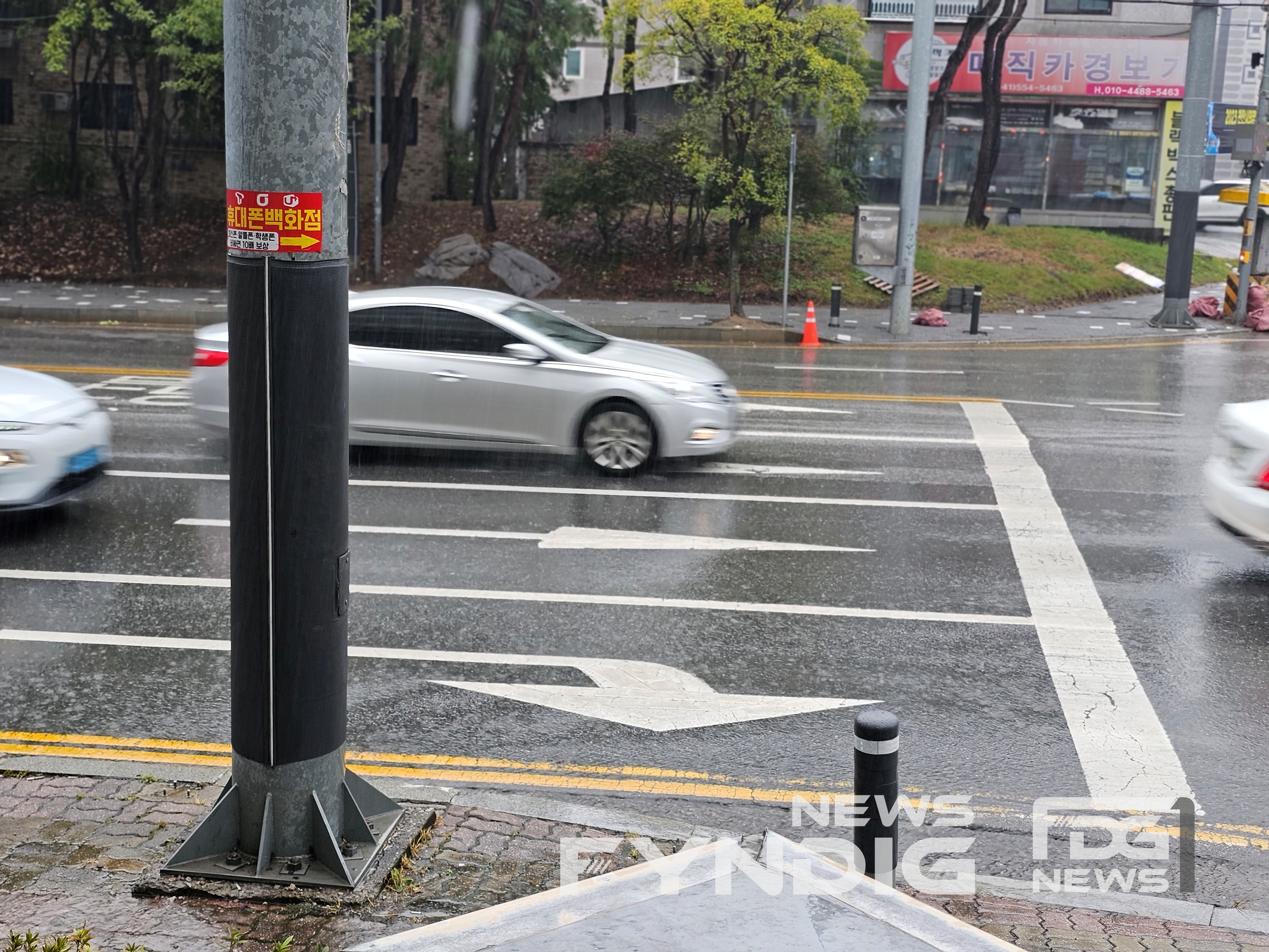  차선 도색 부실시공 빗길 야간에 나만 안보인게 아니었네