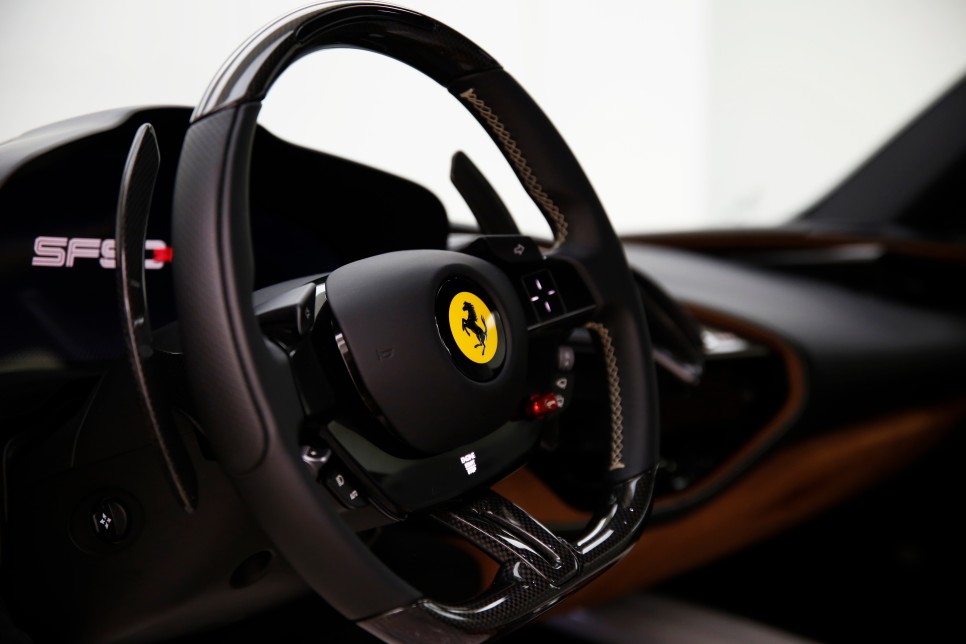 [페라리 SF90 스트라다레] 페라리 최초의 하이브리드 자동차 11