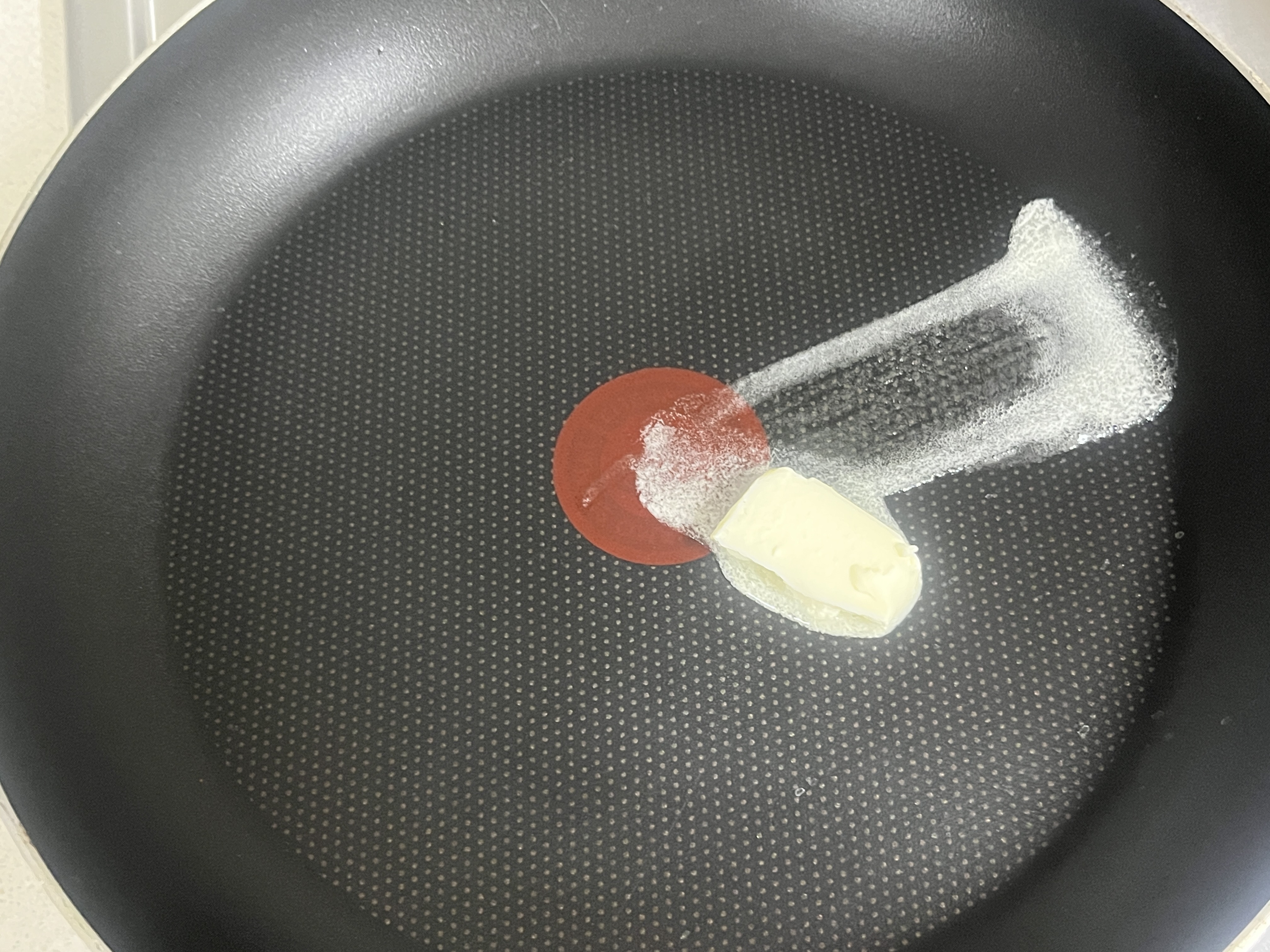 팬에 버터 녹이기 
