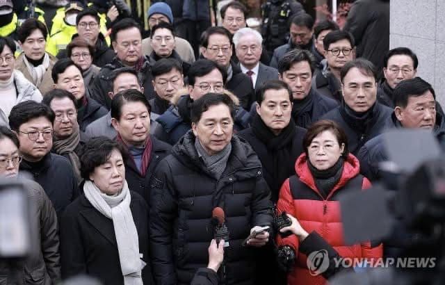 강선영 의원은 내란 국조특위 4차 회의에서 윤석열 대통령이 선거 시스템의 취약성을 지적했을 뿐&amp;#44; 부정선거 의혹을 제기한 적이 없다고 주장했다. 