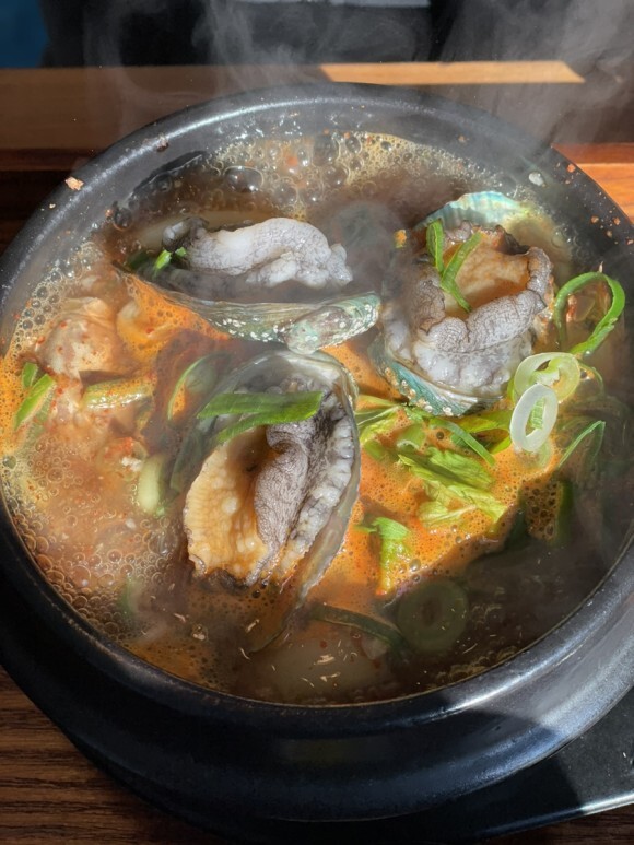 돼지 칼국수 이미지