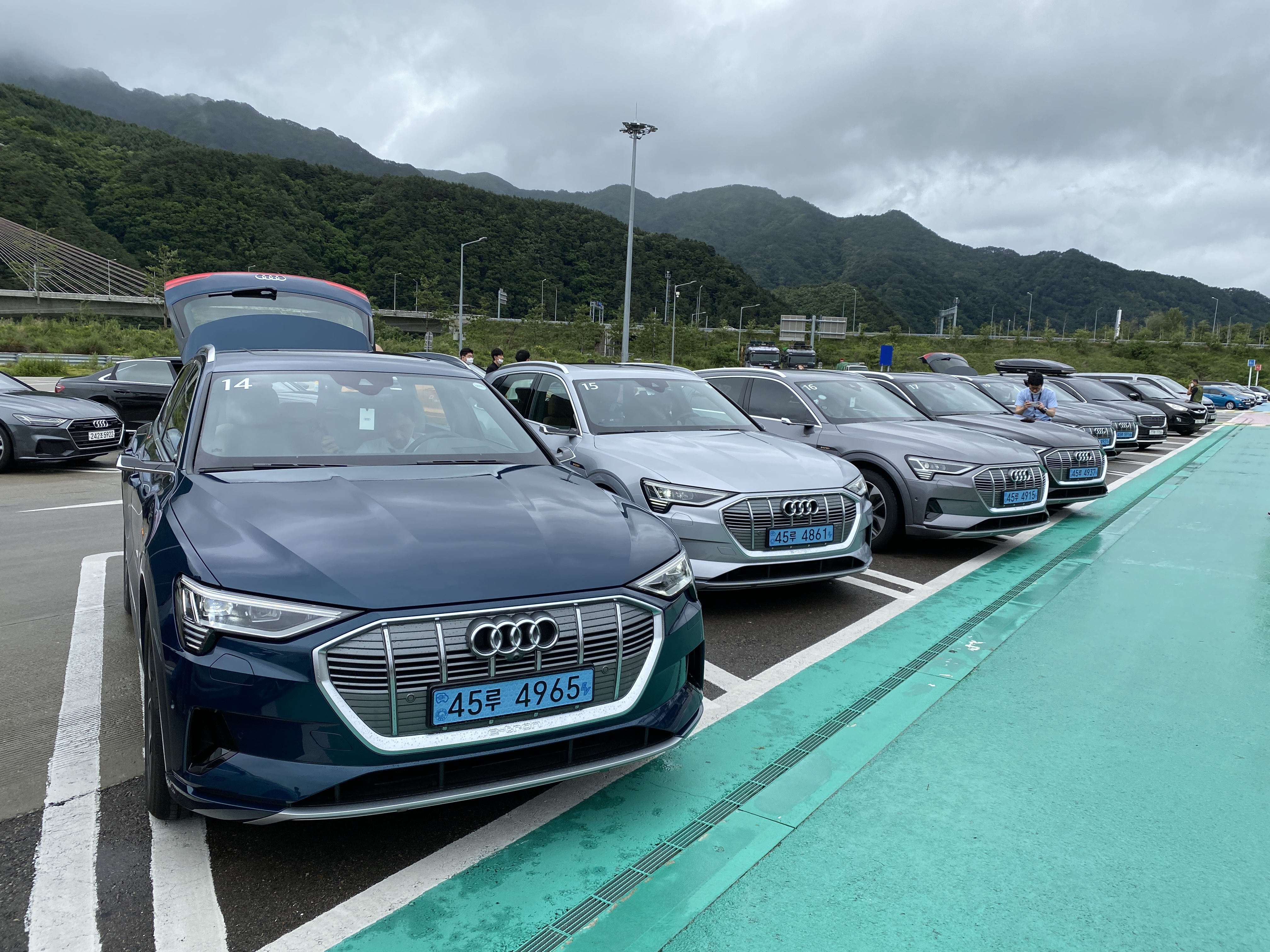 익숙하면서 신선한, 아우디 e-트론 : 네이버 블로그