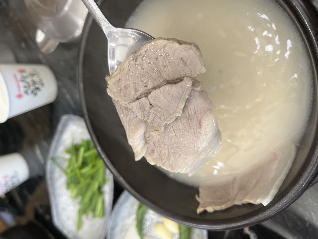 별미청돼지국밥 고기입니다