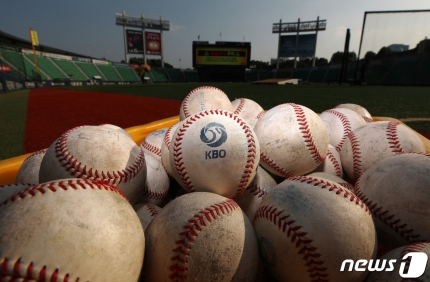 위협 충장중 (KBO 미국 마이너리그, 광주 출신)현재 수도권 구단 누구 ㅈㅇㅇ ✔ 프로야구 선수 학폭 논란 목욕탕 물고문, 입안에 살충제 흉기