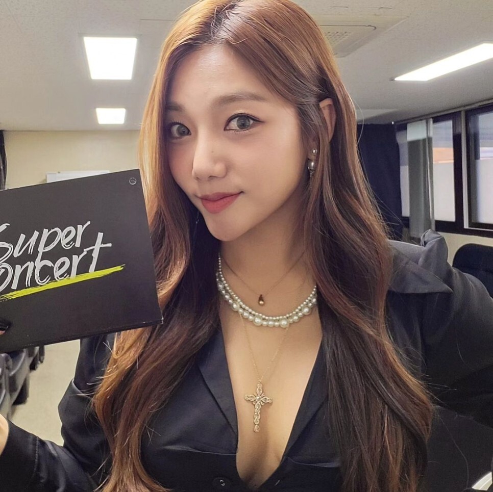  '파격 노출' 이채영, 한 살이라도 어릴 때...연애가 하고 싶다