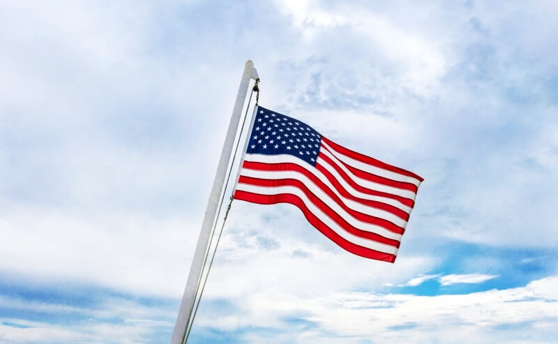 펄럭이는-미국-국기