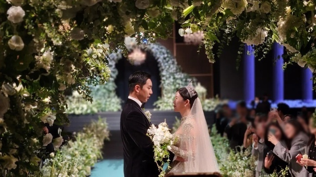  "원래 절친이었는데.."  이서진, 이승기 결혼식에 불참한 이유 알려지자 모두 안타까와했다