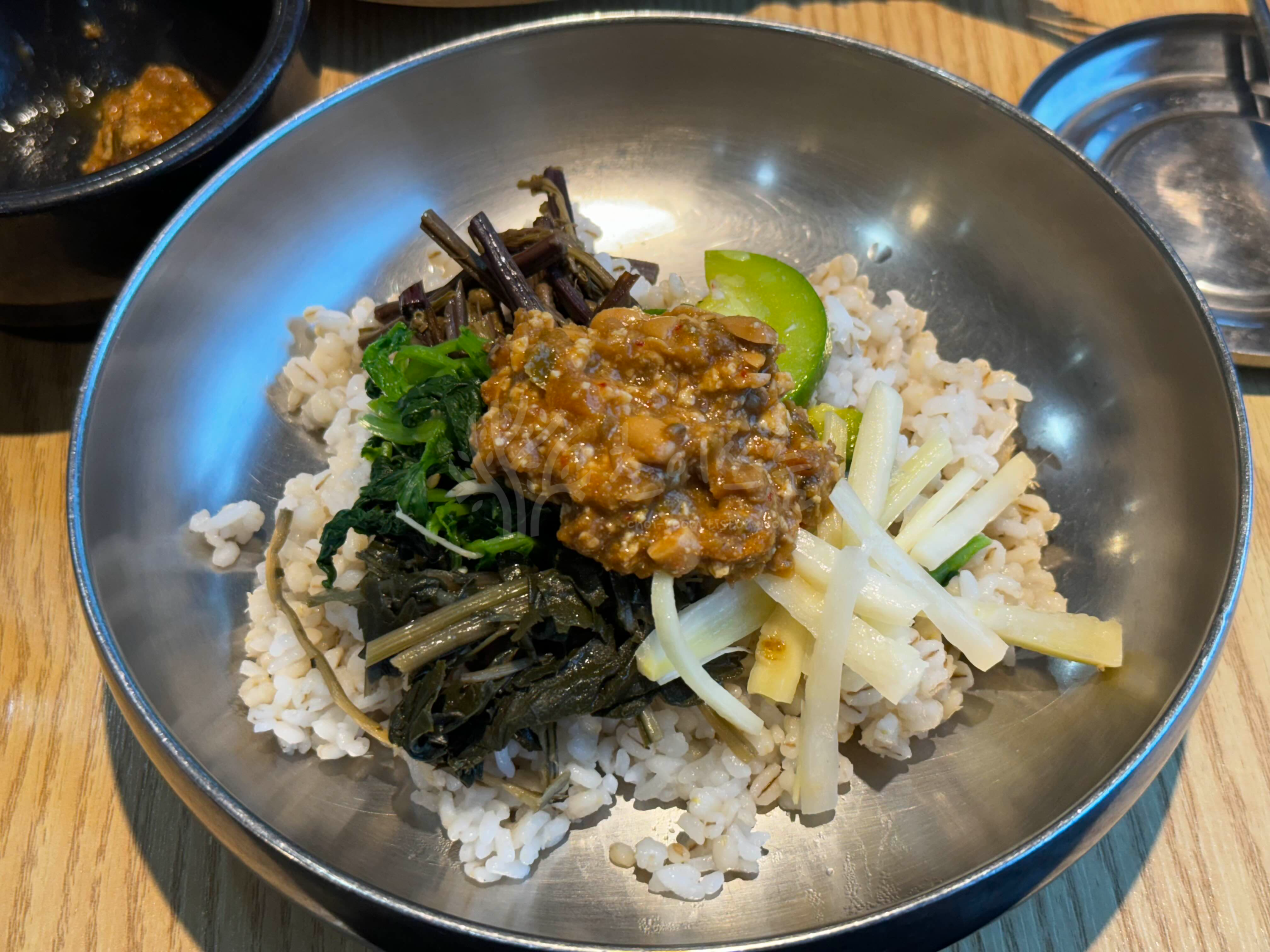 강된장자연보리밥
