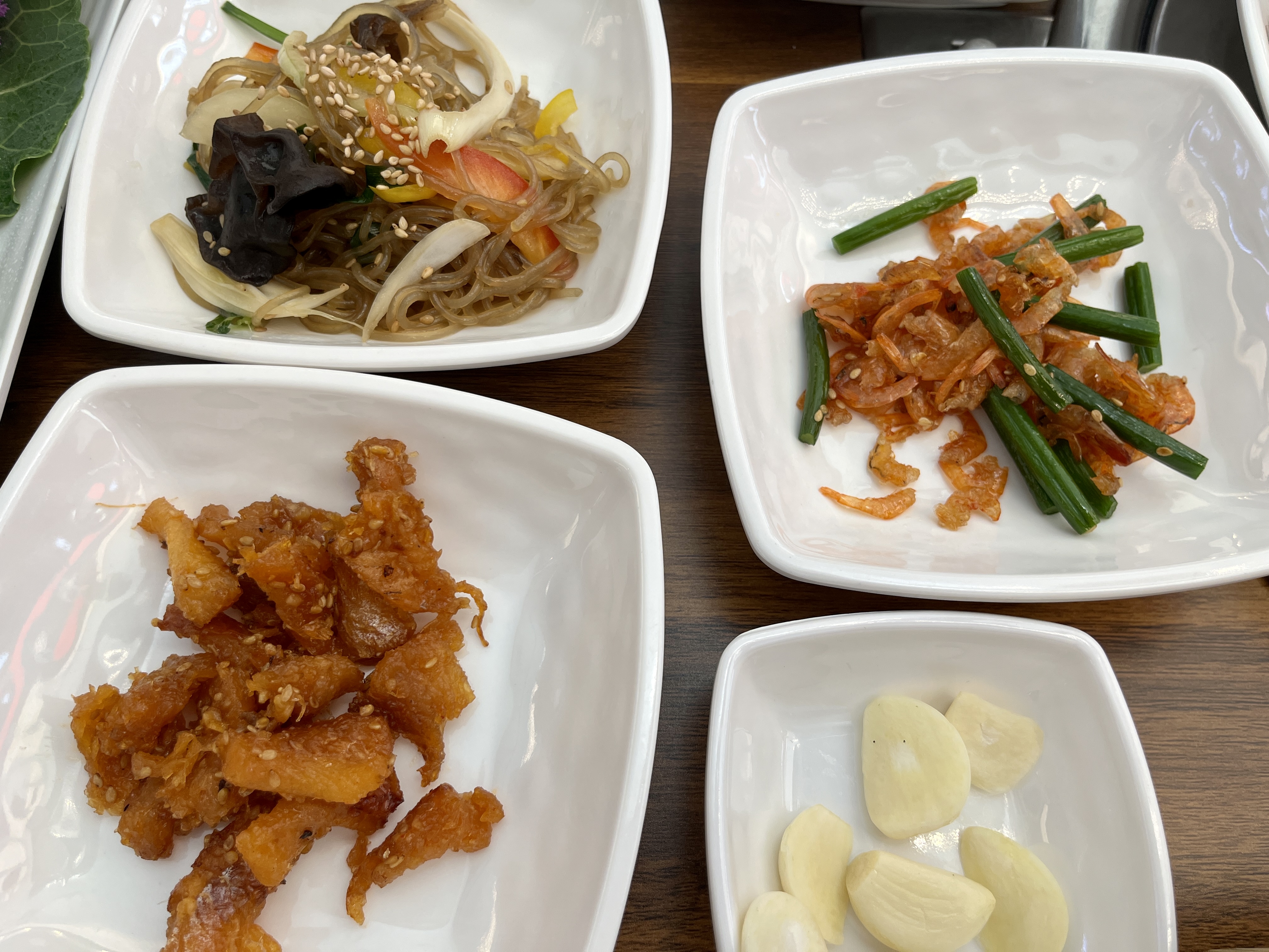 반찬 : 황태&amp;#44; 마늘쫑&amp;#44; 잡채