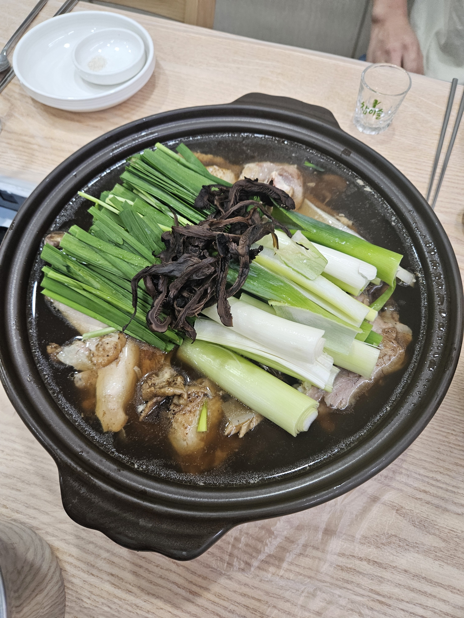 참일능이백숙 이미지
