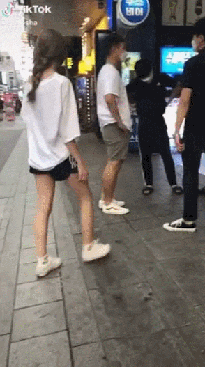  요즘 외국 틱톡커한테 유행하는 챌린지