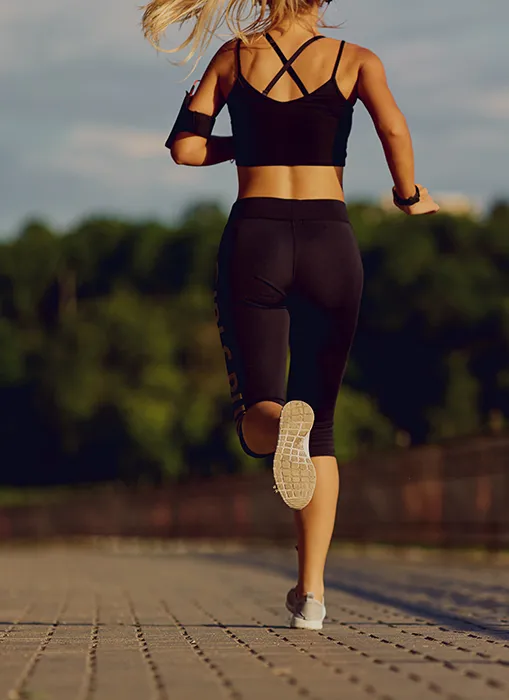 달리기 운동중인 여성