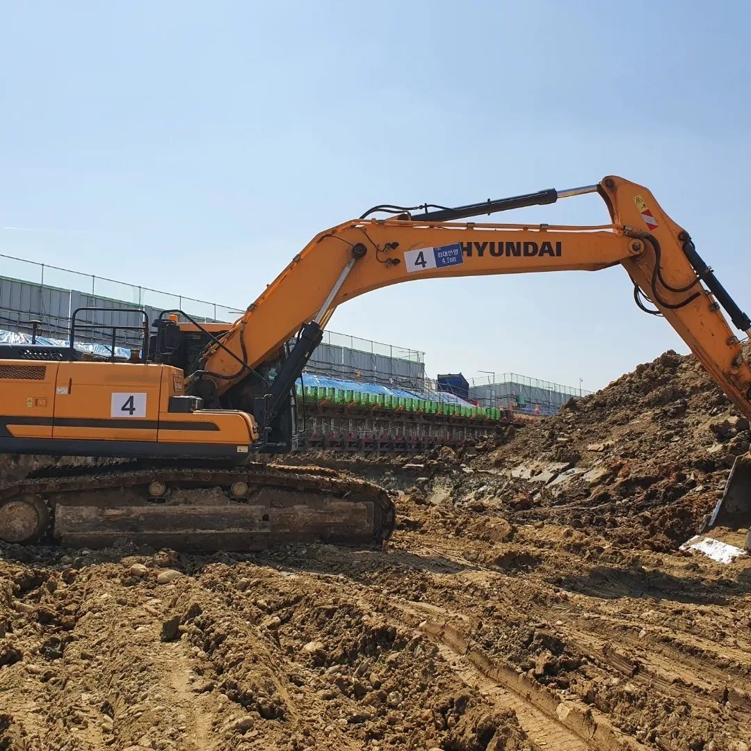  굴삭기 현대 HYUNDAI HX300 모델 2018년식 8900만원 판매합니다