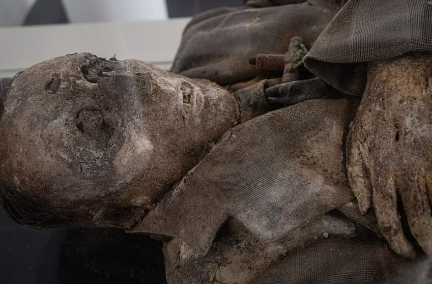 세계에서 가장 추운 거주지 콜롬비아 산 베르나르도의 자연 미이라 VIDEO: World's Coldest Inhabited Place & The San Bernardo Mummies