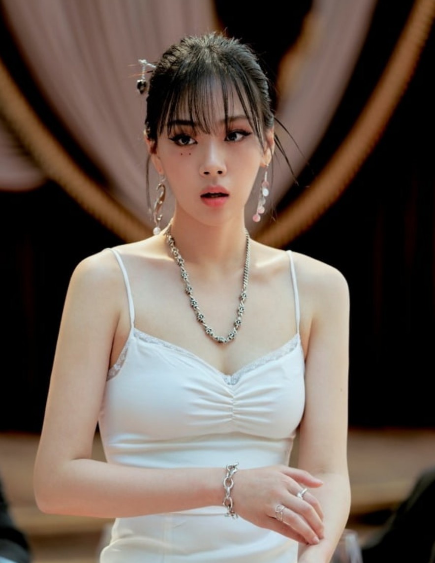  비비 생방송 중 가슴 노출 돌발행동 두번째 논란