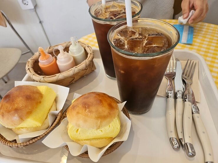 계란말이 빵과 아아