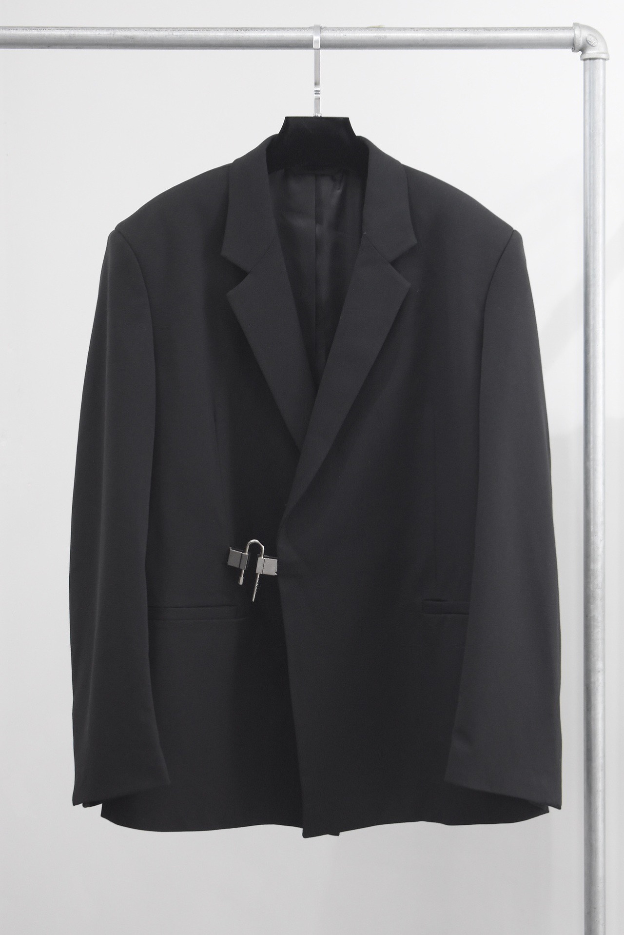  [GIVENCHY] 지방시 자물쇠 장식 블레이저 자켓 BM30AR11PP 001