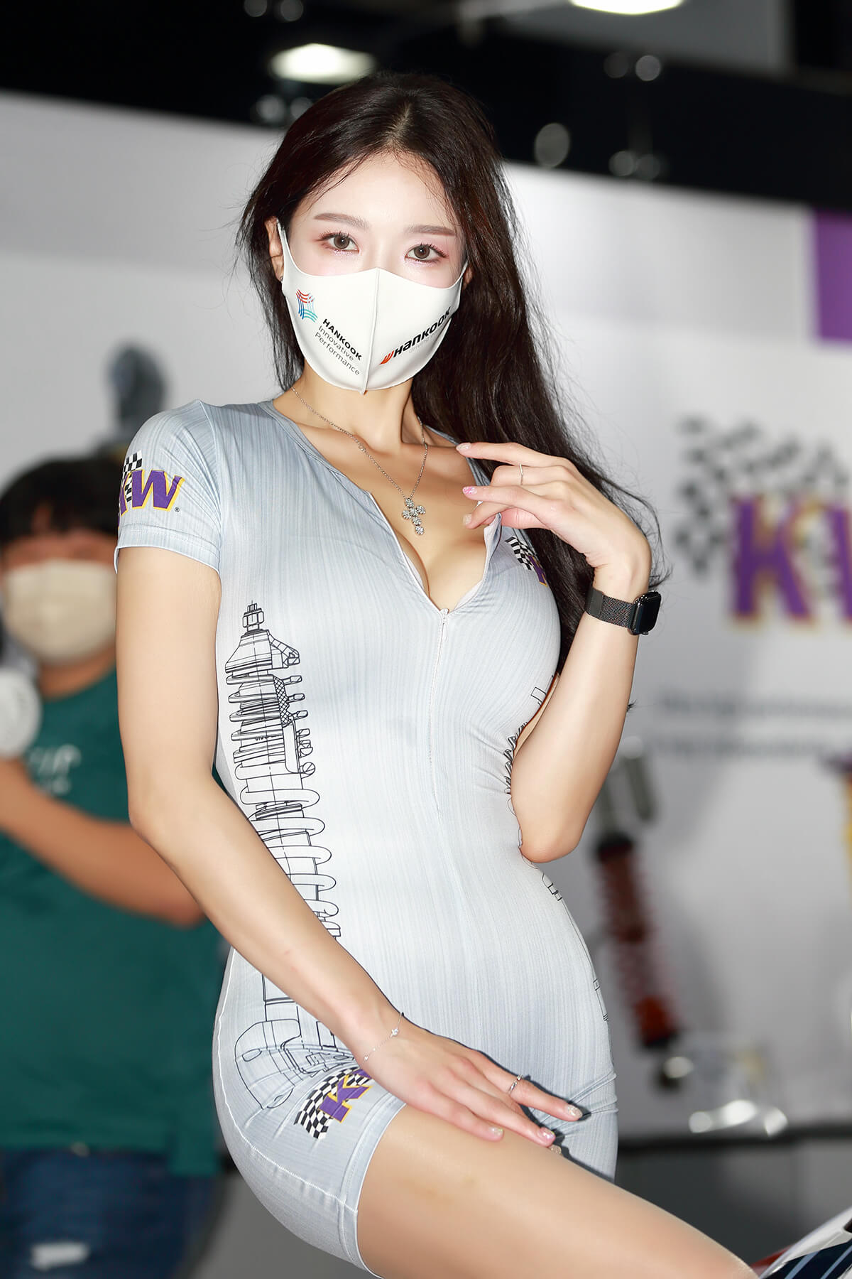  레이싱모델 유리안 신이 내린 각선미, '2022 오토살롱위크'