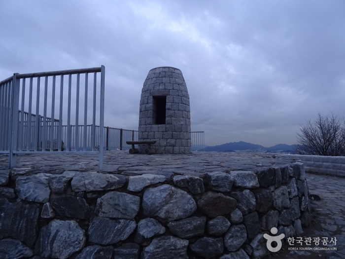 서울 해돋이 명소&amp;#44; 안산 무악 동봉수대 터 / 사진 = 대한민국 구석구석 [한국관광공사]