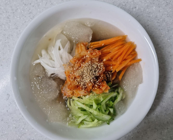  한살림 동치미 냉면 육수로 만든 도토리묵사발 한 그릇 뚝딱!
