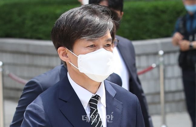  이성윤 공소장에 등장한 조국…與 '유출자 잡아라'