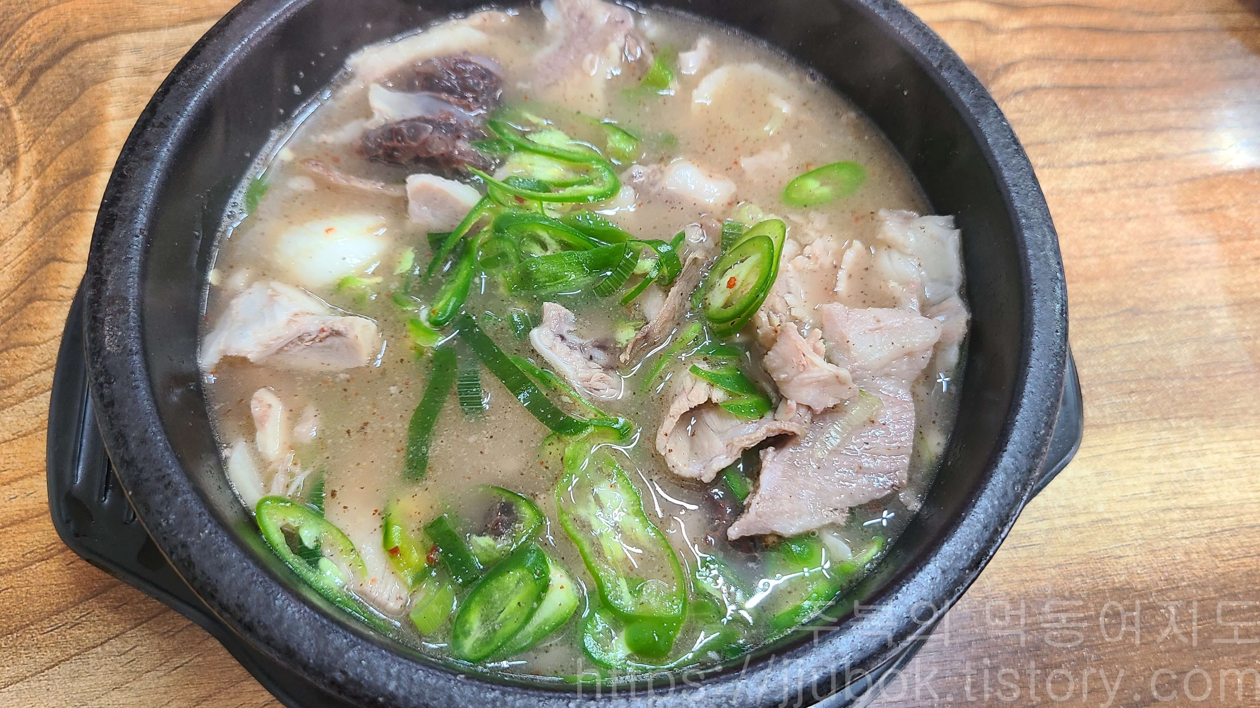 고을순대국-순대국-간-맞추기