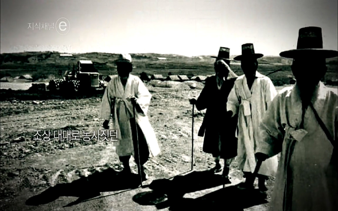 지식채널-e모두의 도로길 위, 누군가의 삶은 멈추었고 세상은 빨라졌다.mp4_20220506_205940.878.jpg