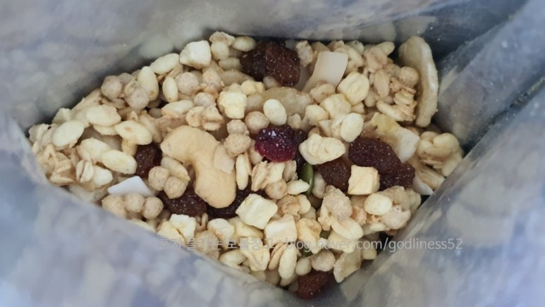 오자크 OCAK 가쓰카츠 오트밀 씨리얼 마구 먹어치우는 샤오잔 광고 11