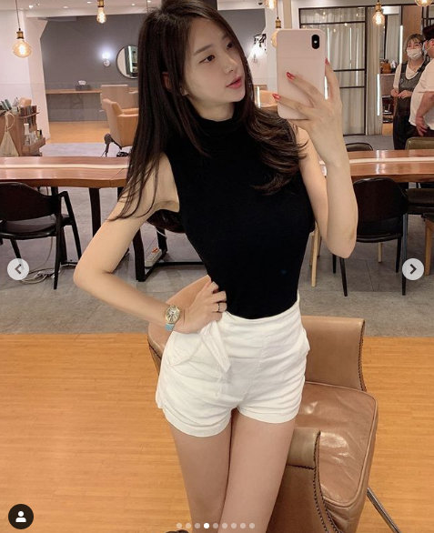  신재은, 갈수록 과해지는 노출에 경악