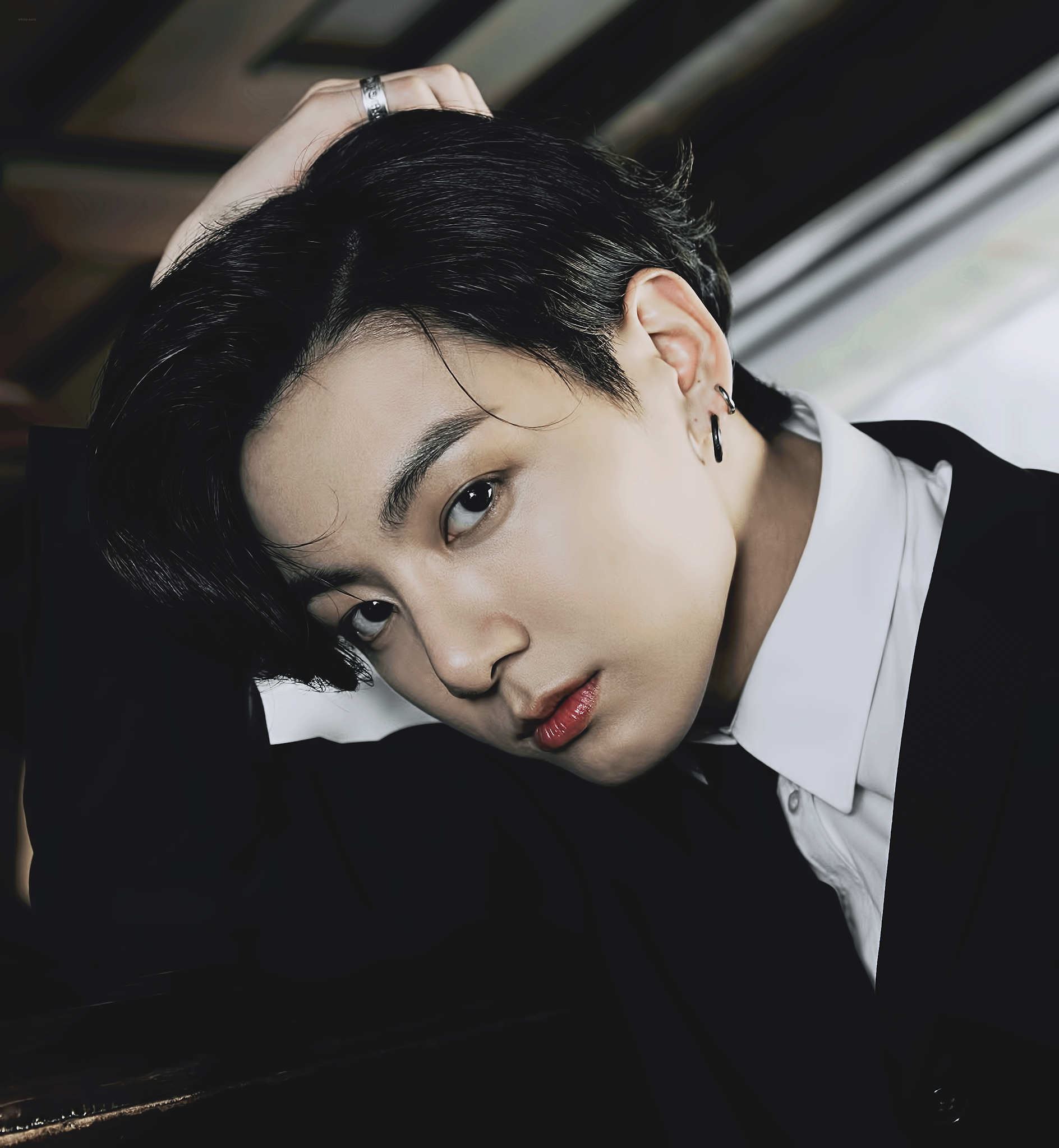  이튼스쿨 졸업장 펼치면 나올거같았던 방탄소년단 정국 스타일링.jpg