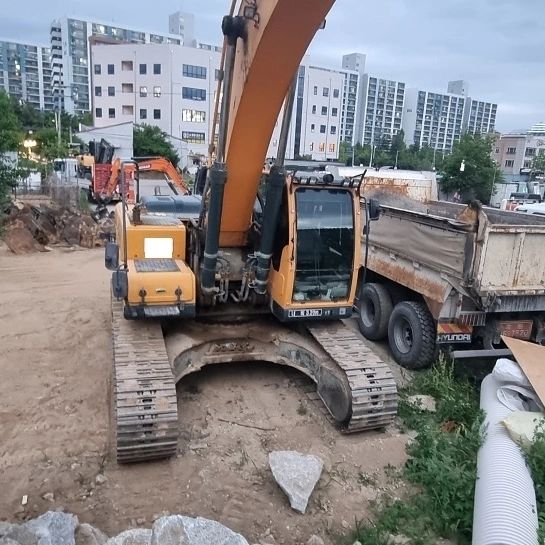  현대 HYUNDAI R300LC 모델 2014년식 5700만원 판매합니다