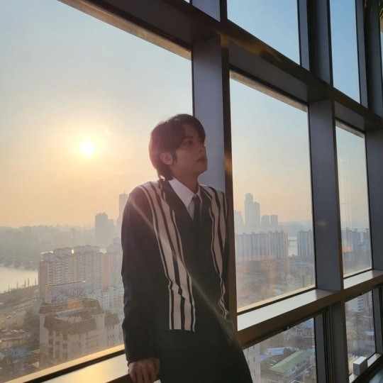  방탄소년단 진, 성공한 사람처럼 찰칵! 제이홉 "진짜 멋있는 life다" [사진]