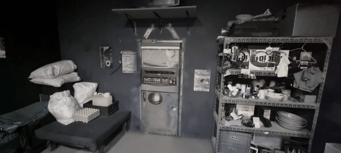 환상 여행 직전의 신비의 문. 모습은 옛날 자판기로 보임