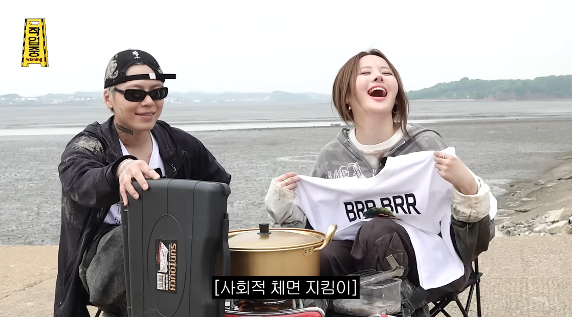 MZ 티셔츠 선물 받고 텐션 확 다운된 키오프 벨...jpg | 인스티즈