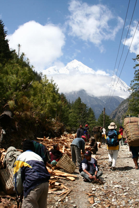 나무하는-네팔사람들