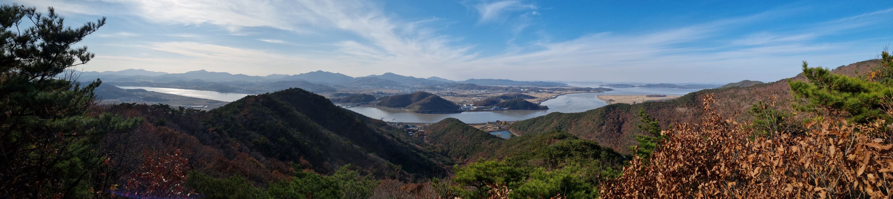 전망대에서 바라본 파노라마뷰&#44; 임진강 너머 북녘땅