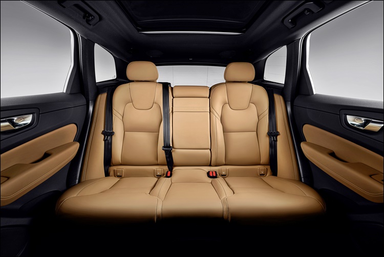 2023-볼보-XC60-T8-하이브리드-출고