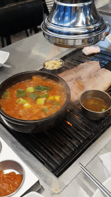 보글보글-끓는-김치찌개