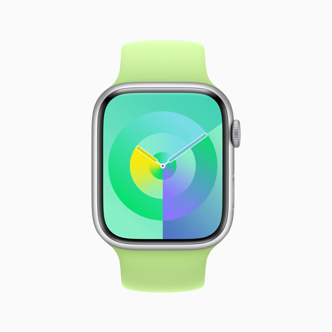 새로운 팔레트 시계 페이스를 보여주는 Apple Watch Series 8.